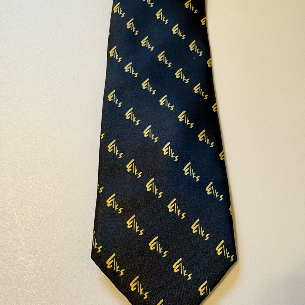 Stylish Black and Gold Patterned Tie